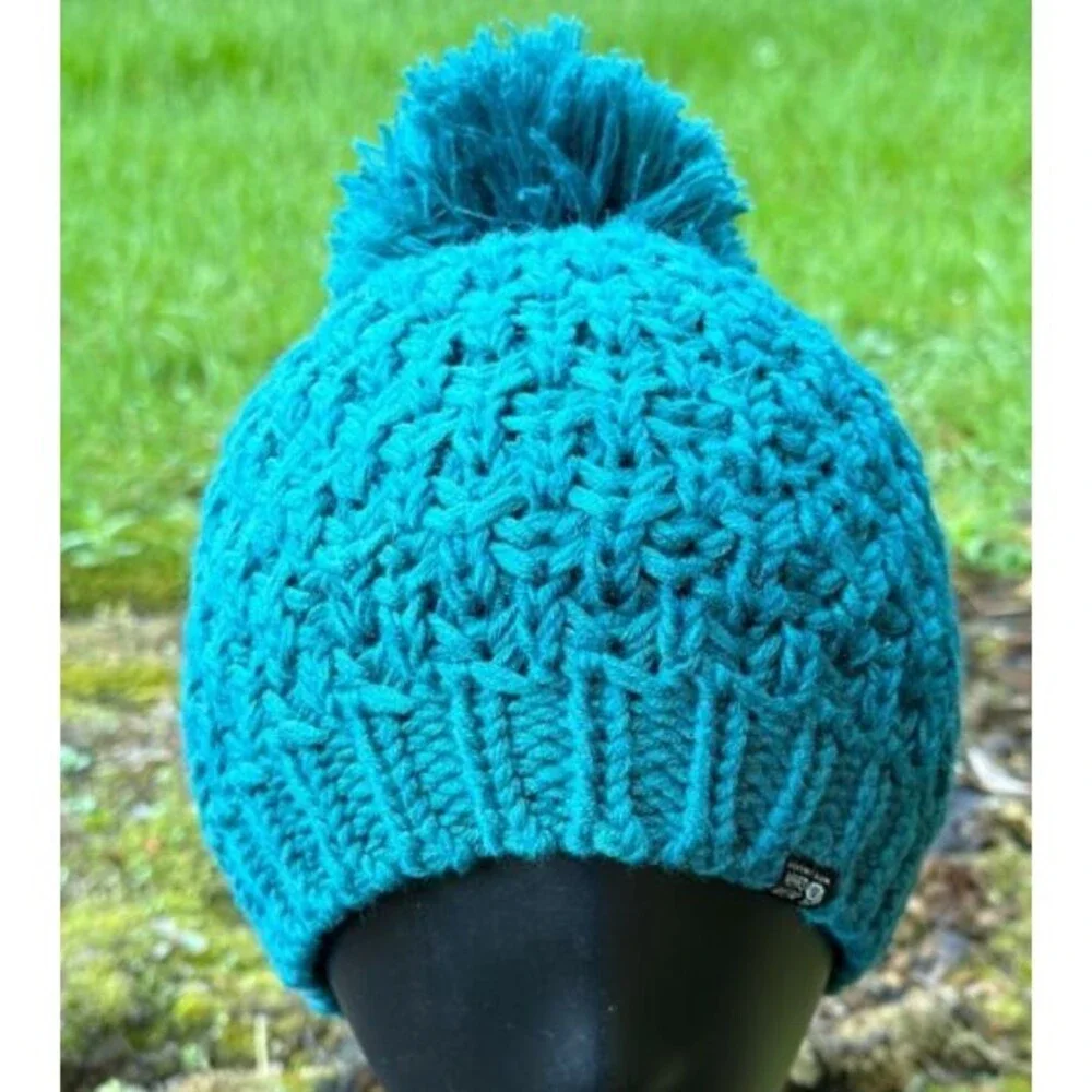 Mountain Hardwear Snow Capped Beanie Womens O/S Teal Wool Blend Pom Pom Hat